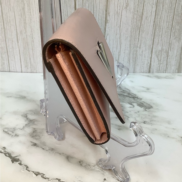GUC - Louis Vuitton Pink Twist Wallet - Picture 4 of 10